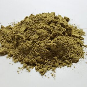 Kratom Black Friday: 7 Tage 30 % Rabatt 3 Borneo White Vein Pflanzenpulver auf hellem Hintergrund